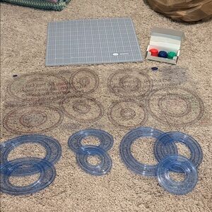 Creative Memories Circle and Oval Template Set with Blue Rings and Red Guides
